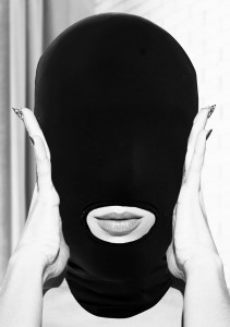 Submission Mask maski BDSM z otworem na usta – spandex, czarna - 3